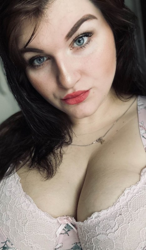 Plno�t�hl� modelky, plus size modelka, baculky