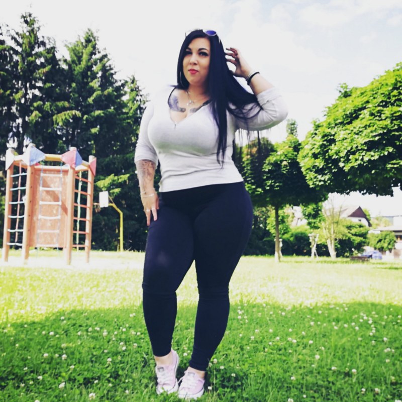 Plno�t�hl� modelky, plus size modelka, baculky