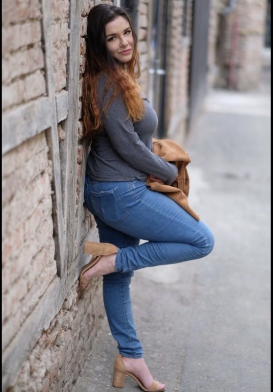 Plno�t�hl� modelky, plus size modelka, baculky, 86-E0D48C28-19EA-4991-8A3B-2150EB83C9F3